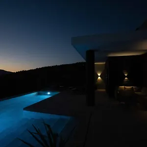 Villa Fahrenheit, El Gastor